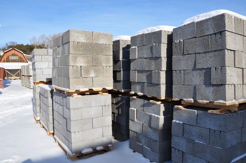 Бетонные блоки для строительства домов: виды и характеристики