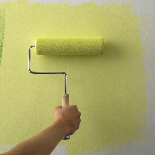 Краска и обои на стенах в интерьере: что лучше, видео-инструкция по окраске своими руками, фото