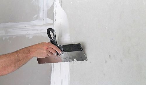 Нанесение шпаклевки на стену краскопультом: можно ли и как нанести финишную на гипсокартон или краску, видео-инструкция по монтажу своими руками, фото и цена
