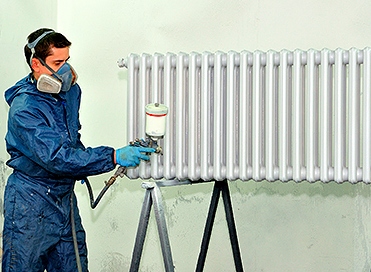 Покраска чугунных радиаторов отопления: площадь окраски секции, какой краской красить, видео и фото