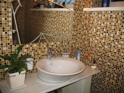Разнообразие плитки мозаики для отделки в ванной комнате для создания дизайна