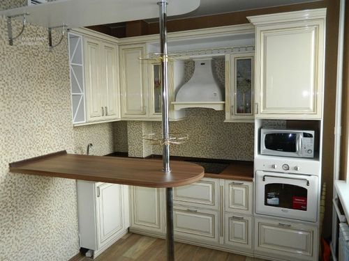 Фото кухни с барной стойкой: дизайн маленькой кухни-гостиной или кухни-студии