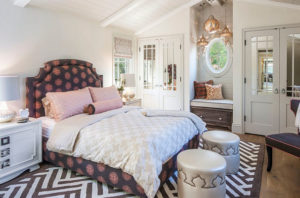 Марокканский стиль в интерьере спальни — от пуфов до декора
