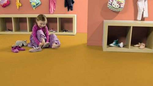 Натуральный линолеум для детской комнаты — целесообразность использования