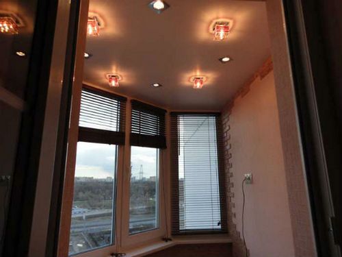 Освещение на балконе и лоджии, ФОТО ОСВЕЩЕНИЯ с помощью бра, светодиодной ленты, потолочных и точечных светильников, инструкция, как провести свет на балкон своими руками