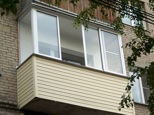 Популярные материалы для отделки балкона