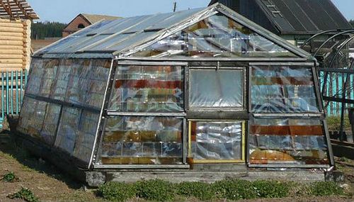 Простые теплицы для дачи из поликарбоната, пленочные, стеклянные, инструкция по сборке и установке теплицы на даче своими руками, фото примеры конструкций