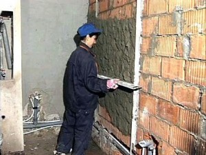 Штукатурка стен своими руками: технология и техника нанесения раствора на стены