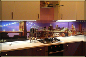Современный интерьер кухни со скинали, картинки и фото с вариантами скинали в интерьере кухни