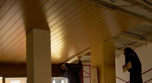 Багеты для потолка: фото, видео, как клеить плинтуса на потолок, как правильно резать. Монтаж сайдинка. Стоимость - ЭтотДом