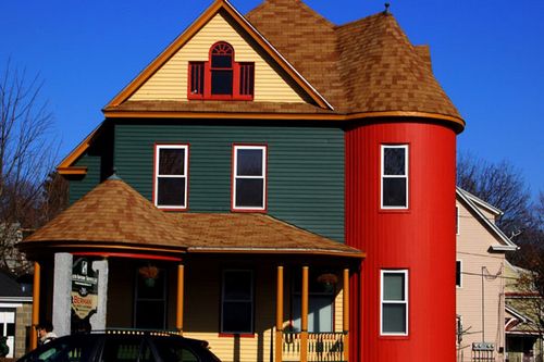 Чем покрасить деревянный дом снаружи: какая краска для наружных работ лучше, отзывы, как выбрать и прочее
