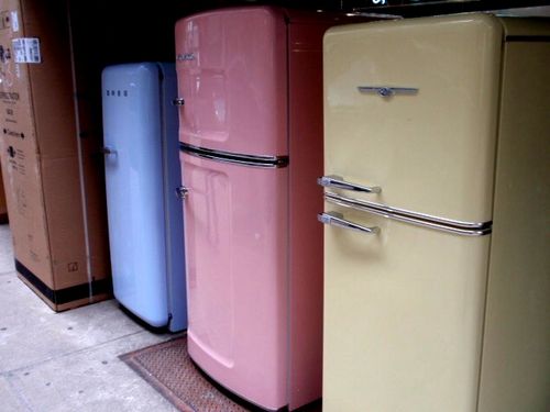 Цветные холодильники (83 фото): модели оранжевого и стального, салатового и цвета металлик