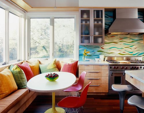 Дизайн кухни с диваном, фото. Модный интерьер кухни с диваном 
