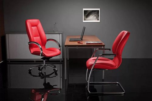 Дизайнерский стул (48 фото): классические обеденные модели из фанеры с мягким сиденьем и белые пластиковые кресла из Китая
