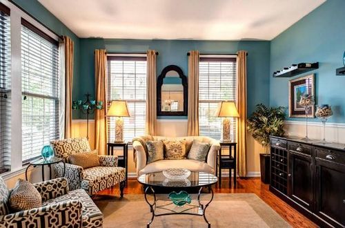 Интерьер гостиной: фото в квартире, комнаты в доме, легкий и изящный, строгий дуб, примеры малых решений