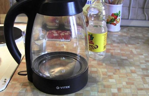 Как избавиться от запаха пластмассы в электрочайнике: новый чайник пахнет, что делать, как убрать запах пластика