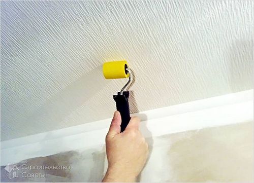 Как клеить обои на потолок своими руками (+фото)