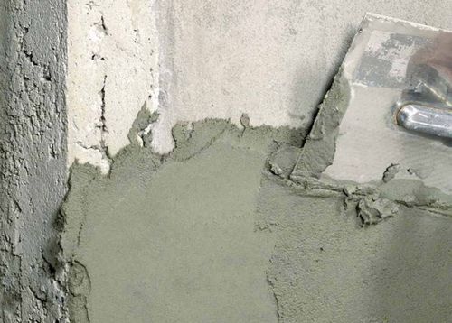 Как оштукатурить бетонную стену