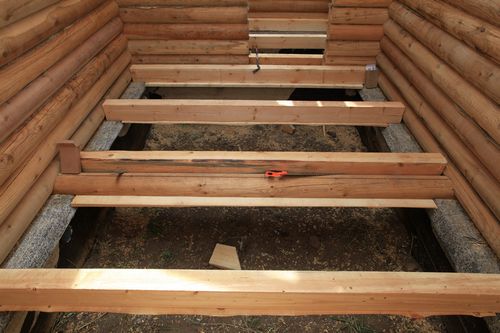 Как поднять потолок в деревянном доме: способы поднятия, видео
