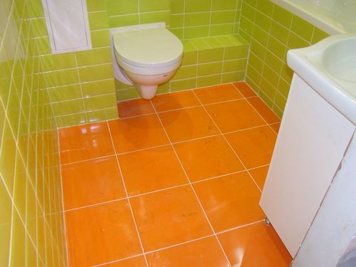 Как положить плитку на пол в туалете: как правильно залить основание и как класть плитку, особенности укладки своими руками
