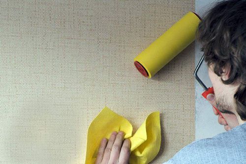 Как правильно клеить бумажные обои? Поклейка настенного покрытия, как наклеить тисненые обои «дуплекс»: внахлест или встык