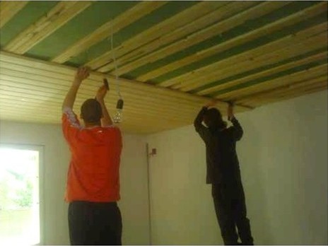 Как сделать потолок на даче, чем обшить потолок на даче: вагонка, дерево