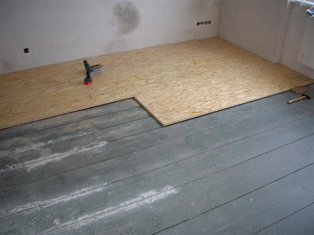 Как выровнять деревянный пол в частном доме: под ламинат, линолеум, не срывая доски