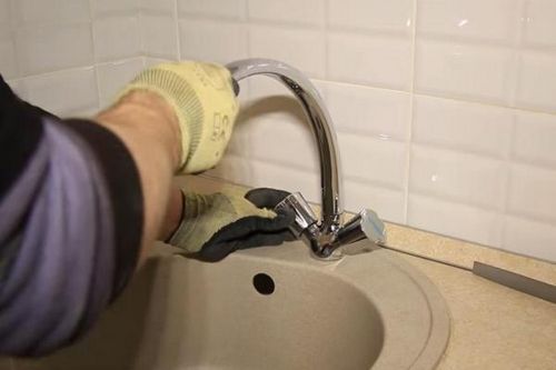 Как закрепить раковину в ванной к стене: руководство и шаги крепления
