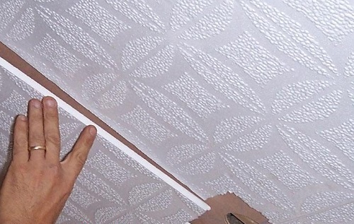 Клей для потолочной плитки: какой клей для пенопласта лучше, чем приклеить на потолок, чем разбавить составы «Титан» и «Мастер»