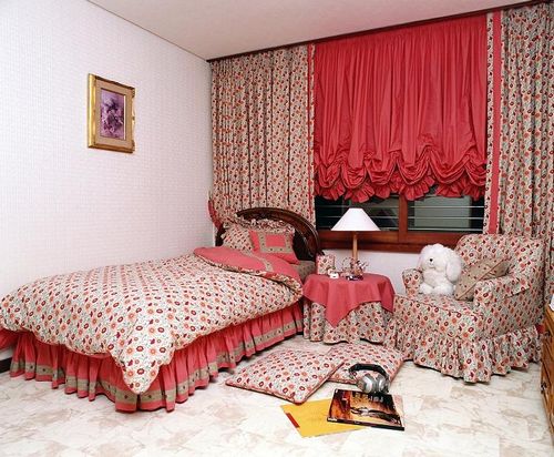 Короткие шторы (63 фото): шторы до подоконника в спальню, гостиную, занавески в комнату, варианты в интерьере 2018