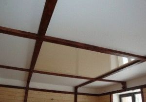 Натяжные потолки в деревянном доме сочетаемость