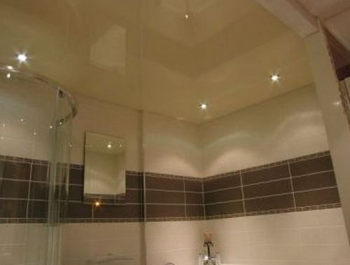 Освещение в ванной комнате с натяжным потолком