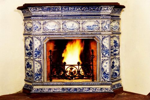 Плитка для печи (49 фото): огнеупорная и жаростойкая керамическая облицовочная плитка для каминов и печей, использование жаропрочной облицовки