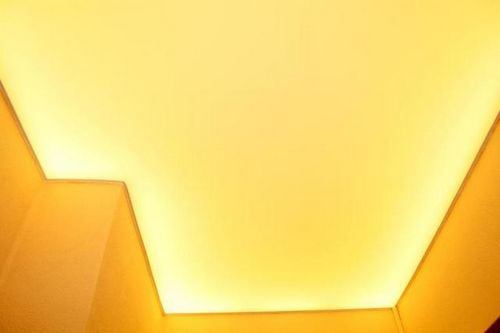 Подсветка изнутри натяжного потолка с помощью светодиодной ленты
