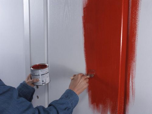Покраска деревянных дверей: Как и чем красить