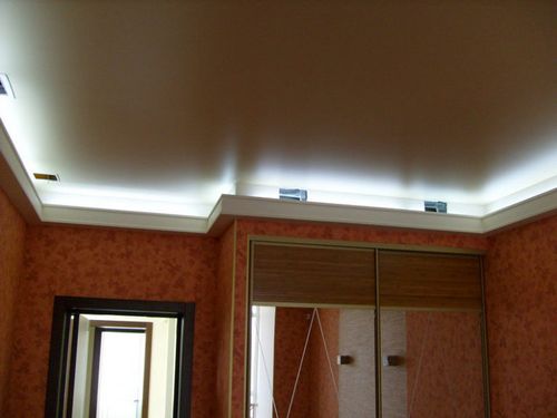 Потолочное освещение (71 фото): варианты для натяжных потолков, светящийся потолок как основная иллюминация, примеры для подвесной конструкции из гипсокартона