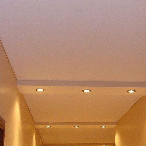 Потолок из гипсокартона в прихожей: 10 фото, видео инструкция