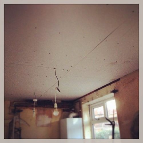 Потолок из гипсокартона в спальне: фото, видео инструкция