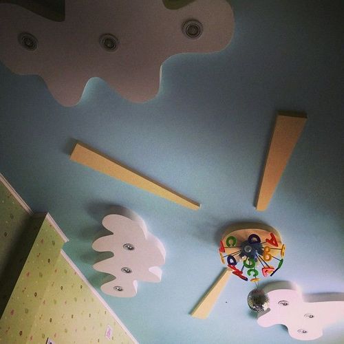 Потолок в детской комнате: 15 фото