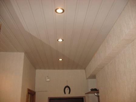 Реечный потолок в ванной комнате: фото и инструкция по установке