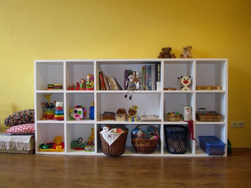 Шкафы для игрушек в детские комнаты (60 фото): мебель с ящиками для хранения одежды и других вещей