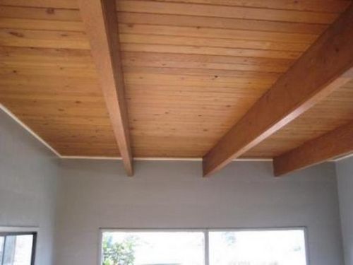 Шлифовка деревянного потолка - в каких случаях она нужна и как выполняется?