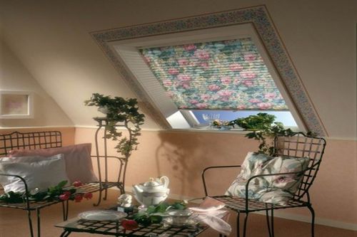 Шторы на мансардные окна (60 фото): занавески для мансардной комнаты, изделия на окно со скосом, варианты для мансарды с косыми стенами