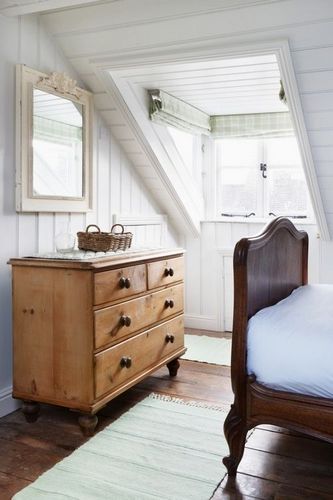 Спальня на мансарде (76 фото): дизайн интерьера мансардной спальни на чердаке