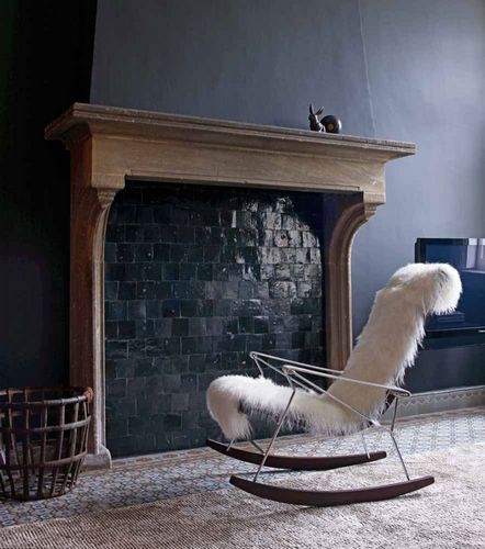 Стул-кресло (50 фото): мягкие широкие и круглые изделия с подлокотниками для гостиной и дома без колес, белый вариант для спальни