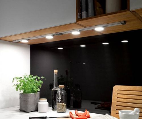 Светодиодная подсветка для кухни под шкафы: виды и установка