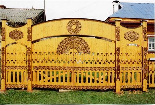 Забор своими руками из профнастила. Как построить из дерева, декоративный. Фото 