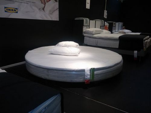 Вангсвик - круглая кровать Икеа в интерьере (фото)